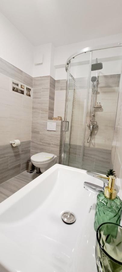 Relax Home Apartment Q Iasi Ngoại thất bức ảnh